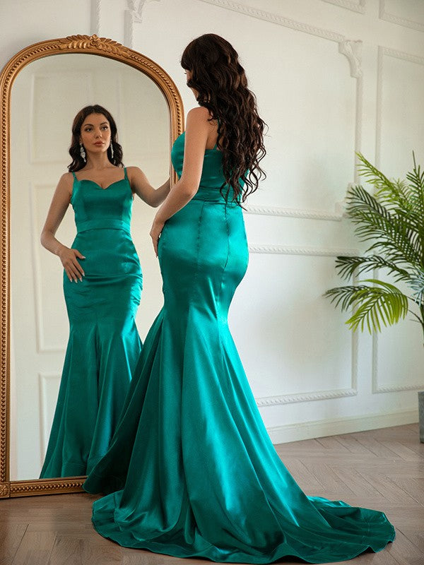 Elastic woven satin sheath prom dress featuring a ruched V-neckline and sleeveless design