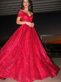 Sleeveless red floor-length ball gown prom dress with ruffled detailing
