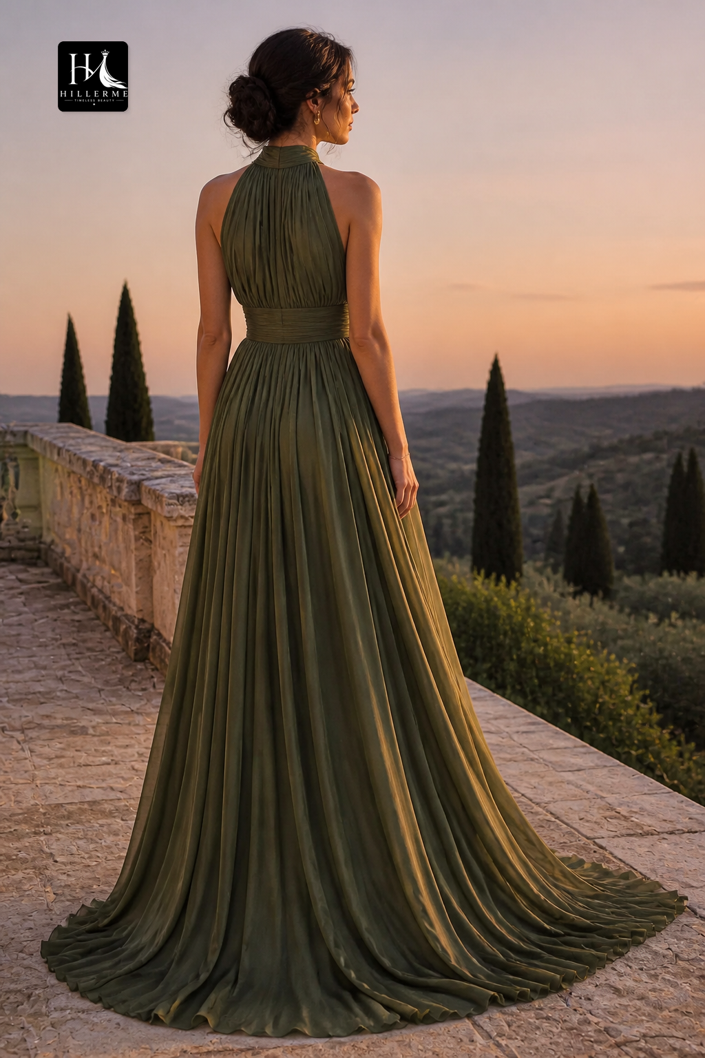 Elegant Halter-Neck A-Line Evening Gown with Floor-Length Train