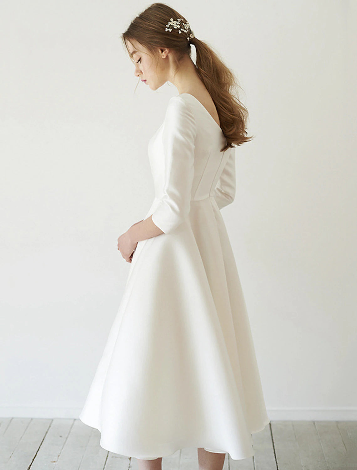 A-line bridal gown with appliques suitable for summer wedding party