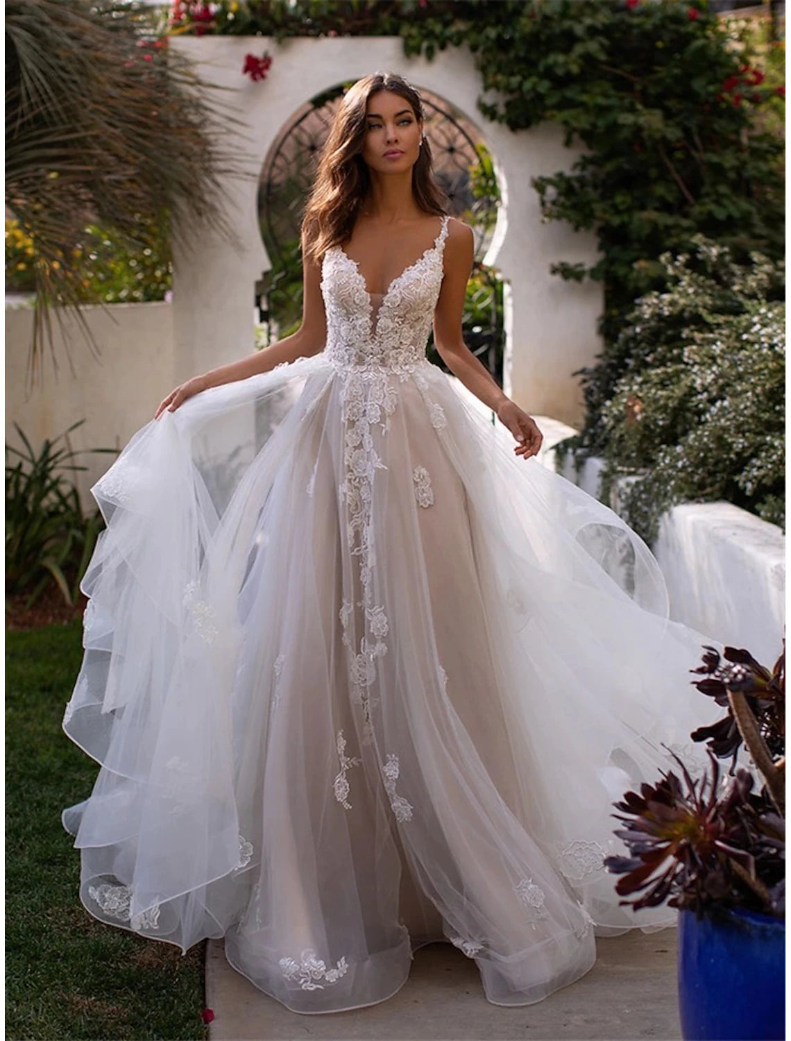 Ivory A-line beach wedding dress with sweetheart neckline and lace appliques