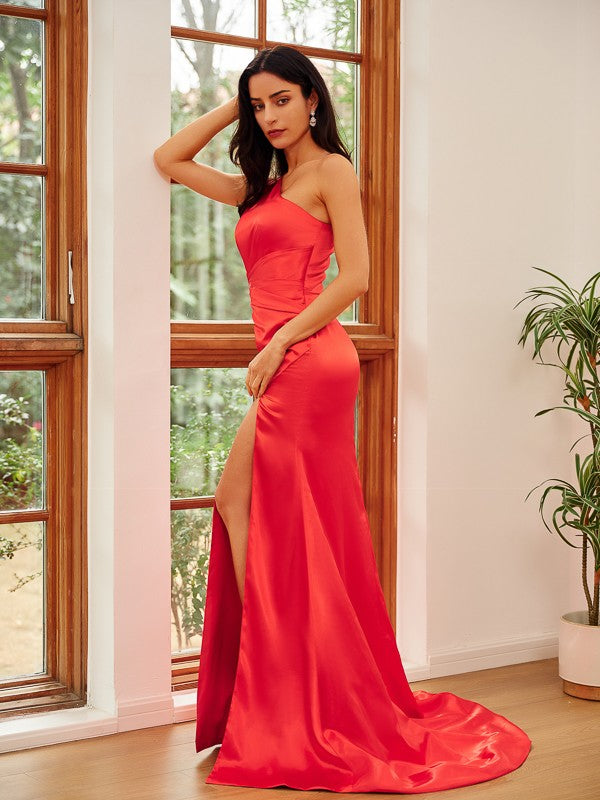 Ruched red elastic woven satin one-shoulder sheath column prom dress