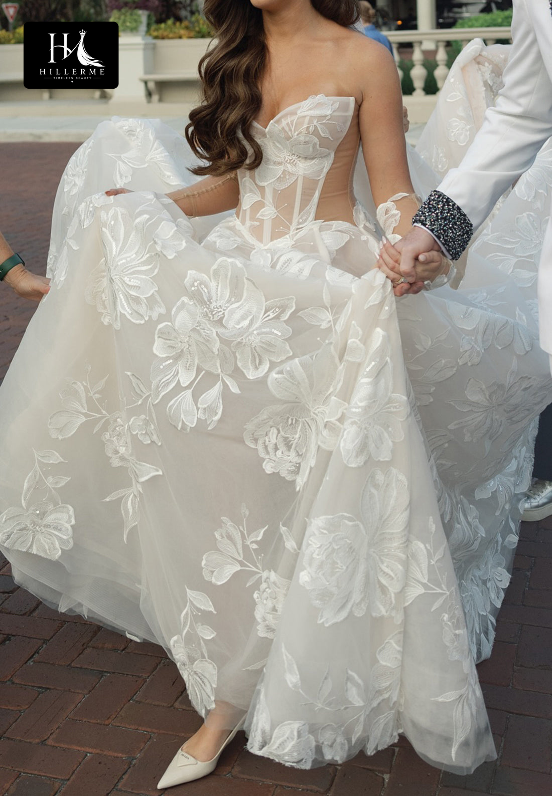 Sweetheart Neckline Off-Shoulder Jacquard Tulle A-Line Bridal Gown with Train